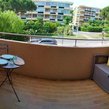 18 M With Balcony Near The Apartment