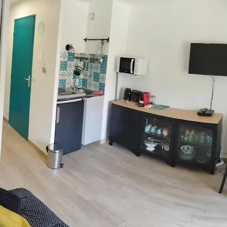 18 M With Balcony Near The Bormes-les-Mimosas