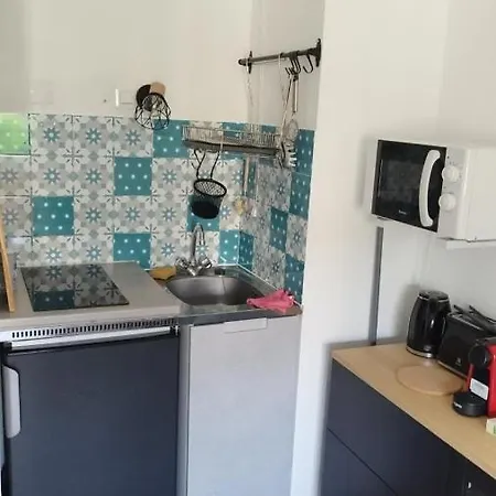 18 M With Balcony Near The Bormes-les-Mimosas