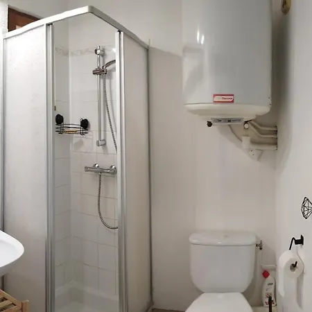 18 M With Balcony Near The Apartment *